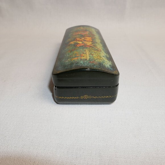 Russian Hand-Painted 7x2 Black Lacquer Box With Troika Scene & Red Interior VTG - Picture 6 of 8